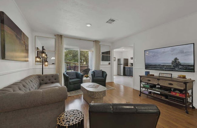 Elegant and Stylish Glenmoor Abode - 5 min to Town - Foto 1