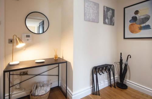 Kensington High Street One Bed with Air Con - Foto 16