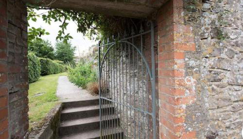 Beaston Cottage - Photo 3