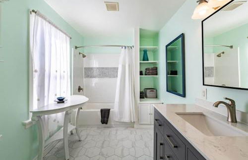 Orca Haven - 2BR with Scenic Views in Richmond Beach - Foto 20