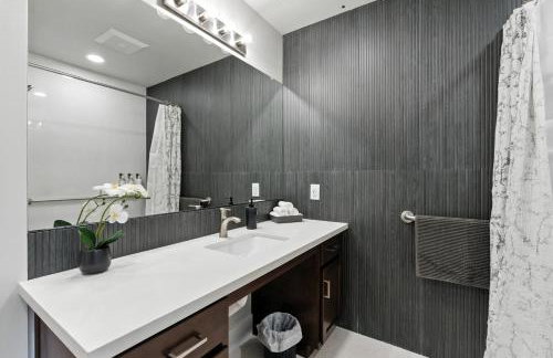 The White House Coveted Triplex Near Lake - Foto 19