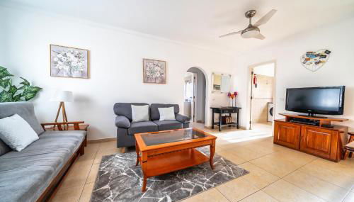 Oasis park 2 bedroom top floor Apartment AT72 - Foto 3