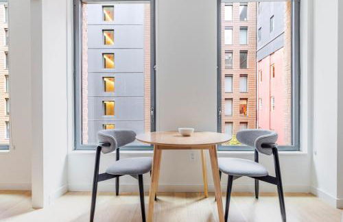 Blueground Chelsea rooftop pool nr The Vessel NYC-2147 - Foto 5