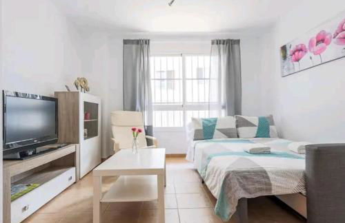 Apartamento con patio y piscina cerca de Sevilla - Photo 6