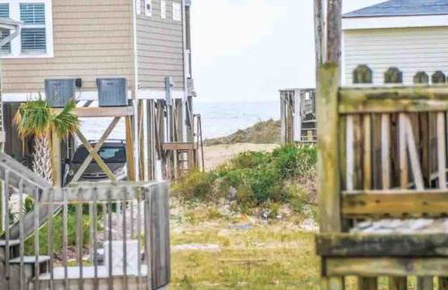 Pets OK Beach Home, Short Walk Beach Access, and Views - Foto 22