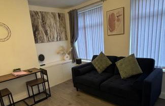 Stylish one bed apartment with off road parking - Photo 5