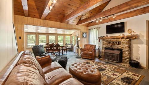 Linville Gorge Cottage with Hot Tub - Photo 5