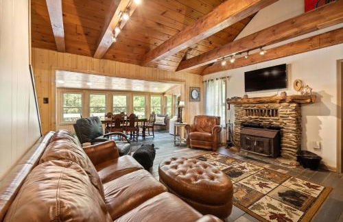 Linville Gorge Cottage with Hot Tub - Photo 5