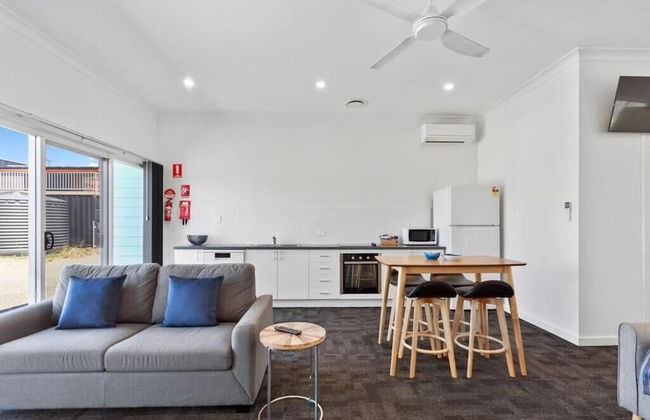 Port Lincoln Shark Apartments - Photo 3