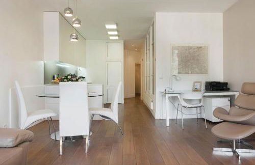 Two Bedroom Luxury Apartment - Balcony with View of Notre Dame - Foto 32