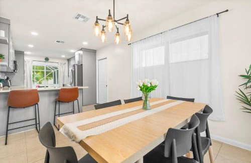 Modern renovated beach oasis home with private pool - Foto 5