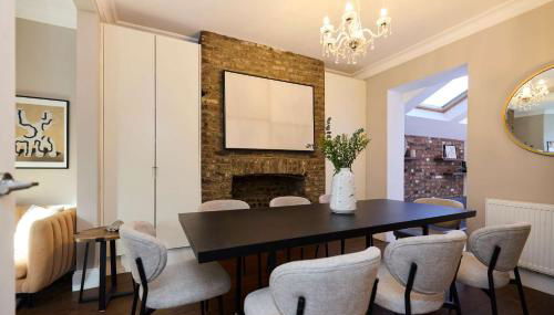 Behind the Blue Wall - Foto 2