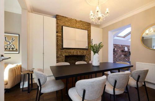 Behind the Blue Wall - Foto 2