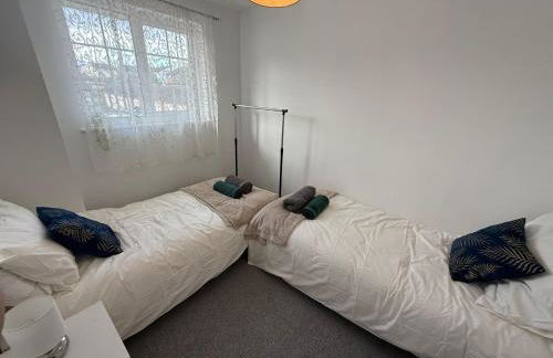 Newbury House Long Stays Free Parking and Wifi - Foto 12