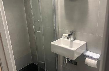 Brand New Studio Apartment! - Foto 6