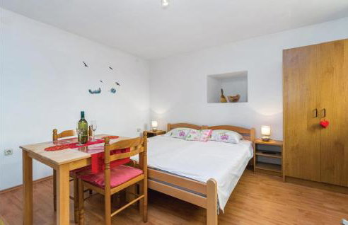 Gorgeous Apartment In Bakar With Wifi - Photo 3