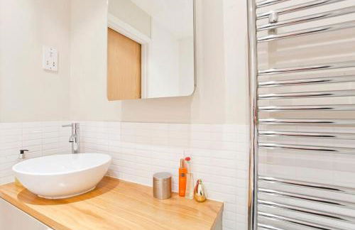 Walking distance to racecourse and city centre - Foto 13