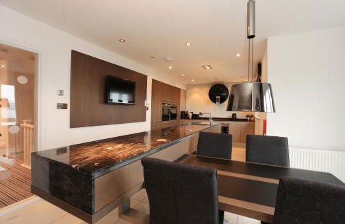 Viewpoint Villa - Luxury 4 Bedroom villa with elevated views - Foto 17