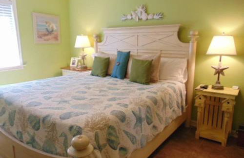 H13 Ocean Walk Resort 2bdrm 2 bath downstairs great beds Great view and always a great breeze - Foto 11