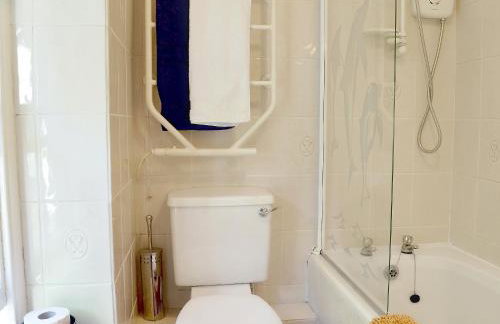 Drum And Monkey Cottage - Photo 8