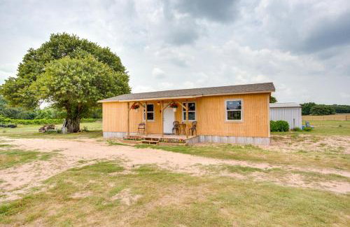 Thackerville Getaway with Porch - Near WinStar! - Foto 1