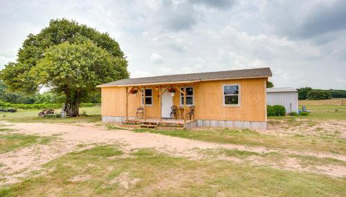 Thackerville Getaway with Porch - Near WinStar! - Foto 1