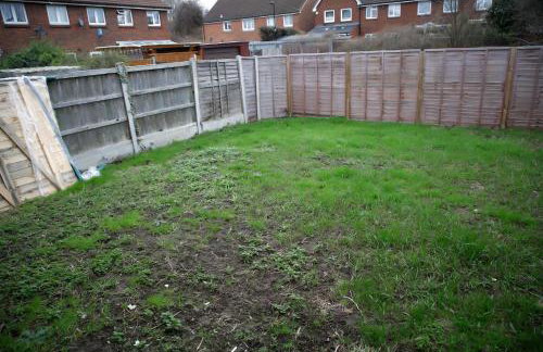 PrimeLuxe Stays - Modern 1BR Apartment with Private Garden Sleeps 4 Near ExCeL and London City Airport - Photo 5