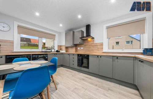 Cosy 2-Bed House I Easy Edinburgh Access I Sleeps 4 - Photo 23