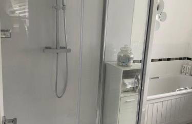 Large 6BR Home Sleeps 12 Free Parking & WiFi - Foto 23