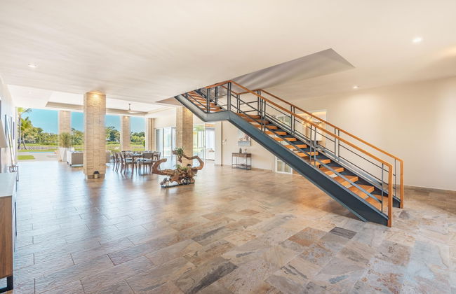 Spacious Villa w Pool Garden Views - Photo 4