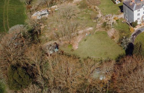 The Roundhouse - Unique space nestled in the trees - Photo 15