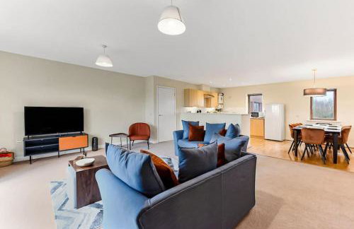 Large Group & Contractor Booking! Duplex w/Parking - Photo 10