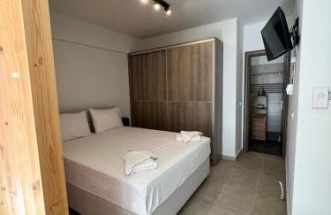 Phil's Apartments - Photo 2