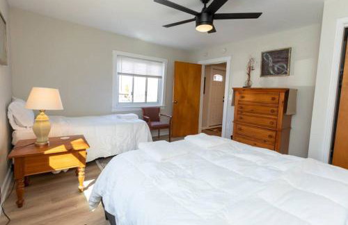 Updated & Comfy Bungalow with Parking Easy Access - Foto 8