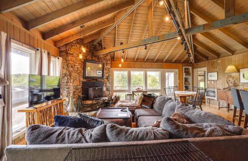 Close to Trails! Seven Devils Retreat with Hot Tub - Foto 4