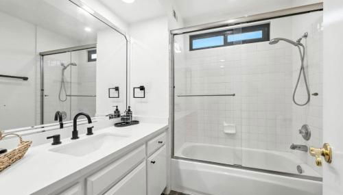 Burbank Bliss Retreat - Photo 1