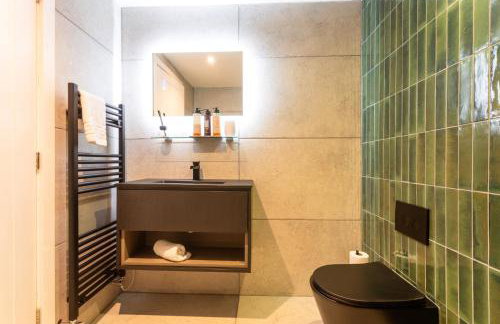 Luxe Detached 3 Bed Luxe House on Exclusive Private Estate Close to Coast Free Hot Tub Sleeps 6 Private Parking for 2 Cars - Photo 65