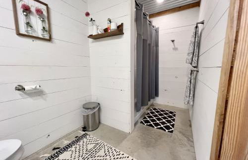 Hummingbird Haus - Hill country views on 20 acres with firepit - Photo 18