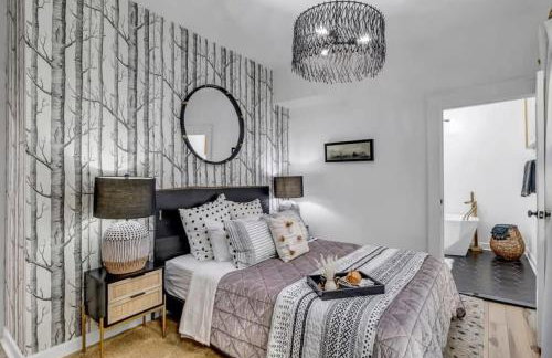 Fourth House - Eclectic and fun 1BR in SPR - Photo 14