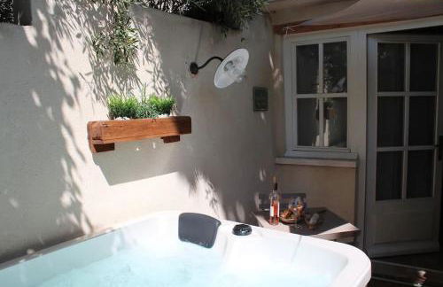 LA PETITE MAISON DE MAUSSANE *** - Foto 24