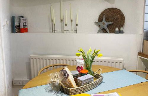 1750's cottage with open fire and beams - Foto 19