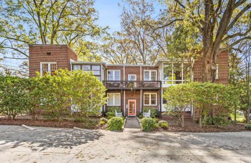 Luxurious Myers Park Living with Screened Porch - Foto 25