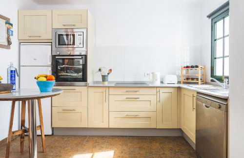 Casa Lili - Shared Pool - Close to Seafront Promenade - Sea Views from upper terrace - Foto 8