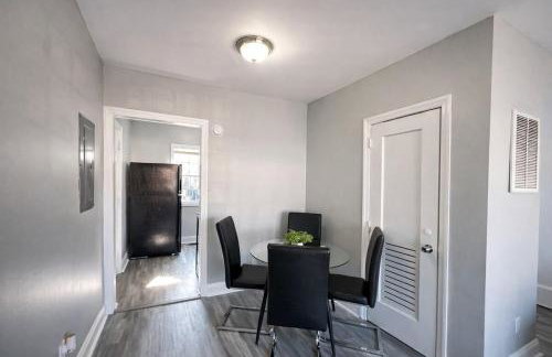 Cozy 1BR Retreat with Free Parking Near Downtown Birmingham and UAB - Photo 4