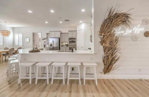 Luxury 5BR Villa Pool Hot Tub RV Friendly - Foto 7