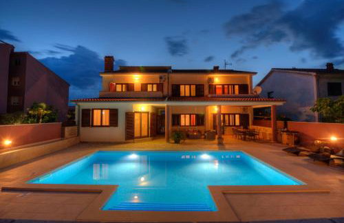 Villa Komel with Pool - Foto 1