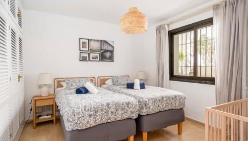 La Casa Bonita - Modern 2BR Apt with Private Terrace. Pool Views - Foto 5, furniture