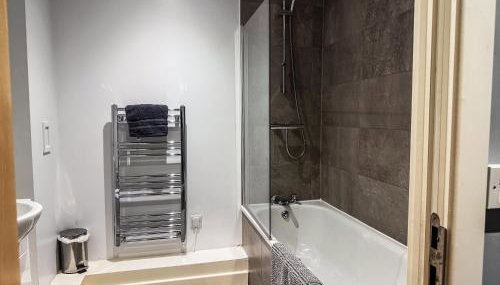 Modern Central Apartment Sleeps 6, Free parking - Foto 5, Shower