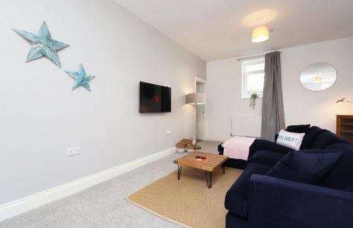Modern 3 Bed - M4 ACCESS - Wi-Fi - Photo 22