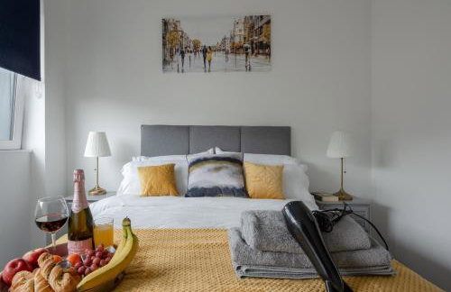 Deluxe 2 bed, 2 bathroom Milton Keynes apartment within walking distance to train station and City centre. - Foto 31